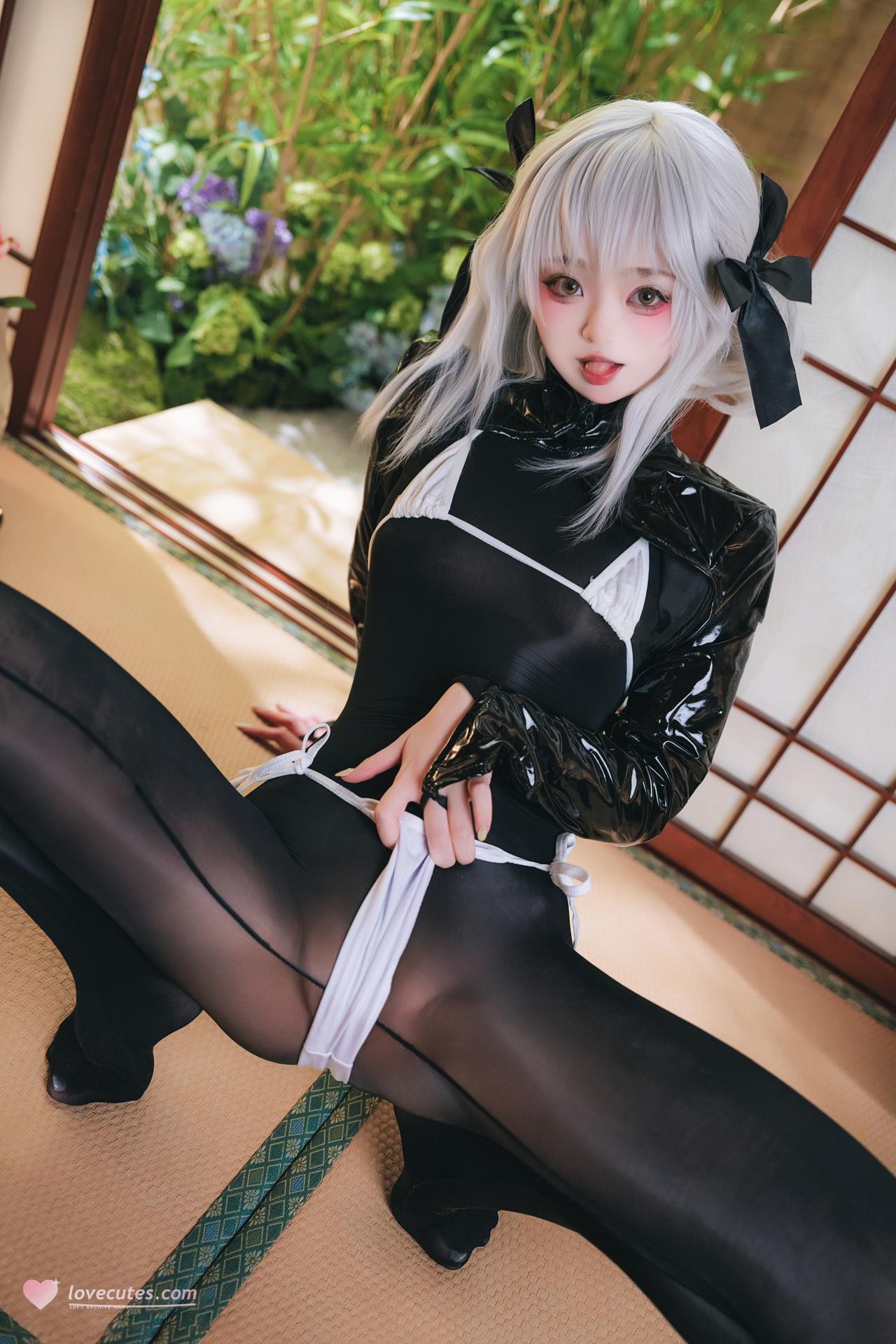 [cosplay] Irisuare(愛莉) - Nikke胜利女神 White Rabbit：White Rabbit黑丝兔女郎 17P