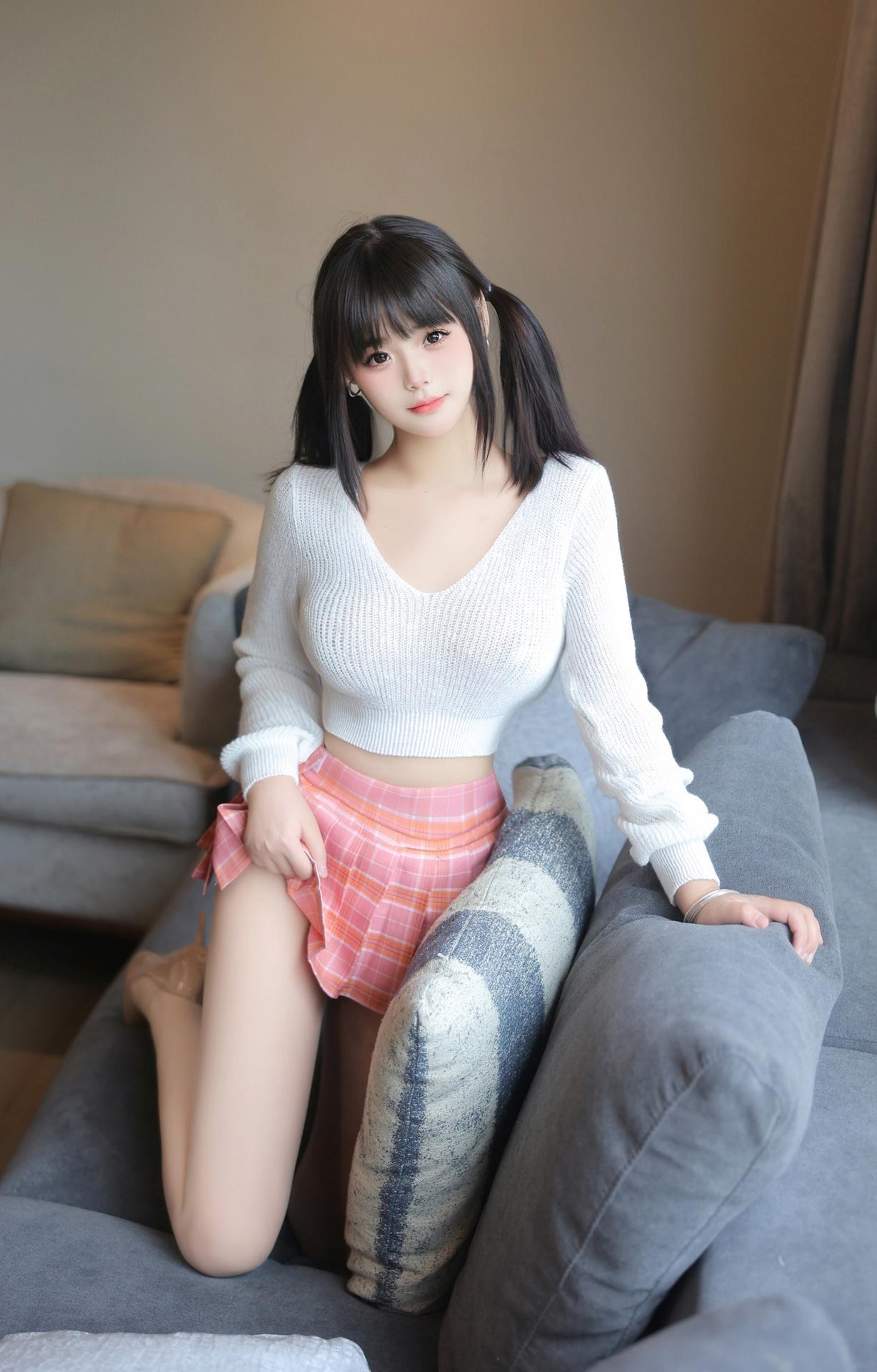 [Model] Xu Ruoxi - Xiuren R18 Sheer Stockings Debut 82P