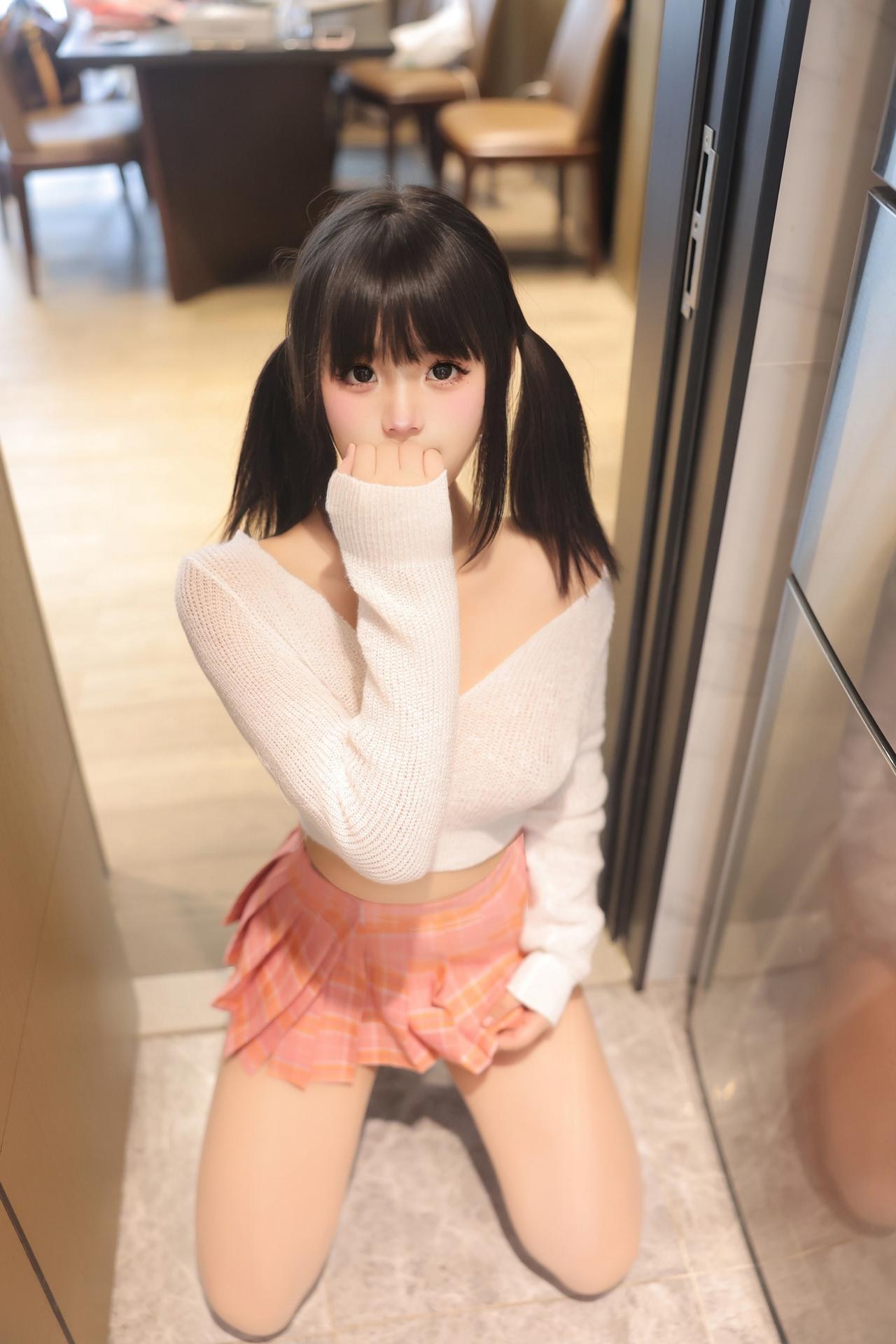 [Model] Xu Ruoxi - Xiuren R18 Sheer Stockings Debut 82P