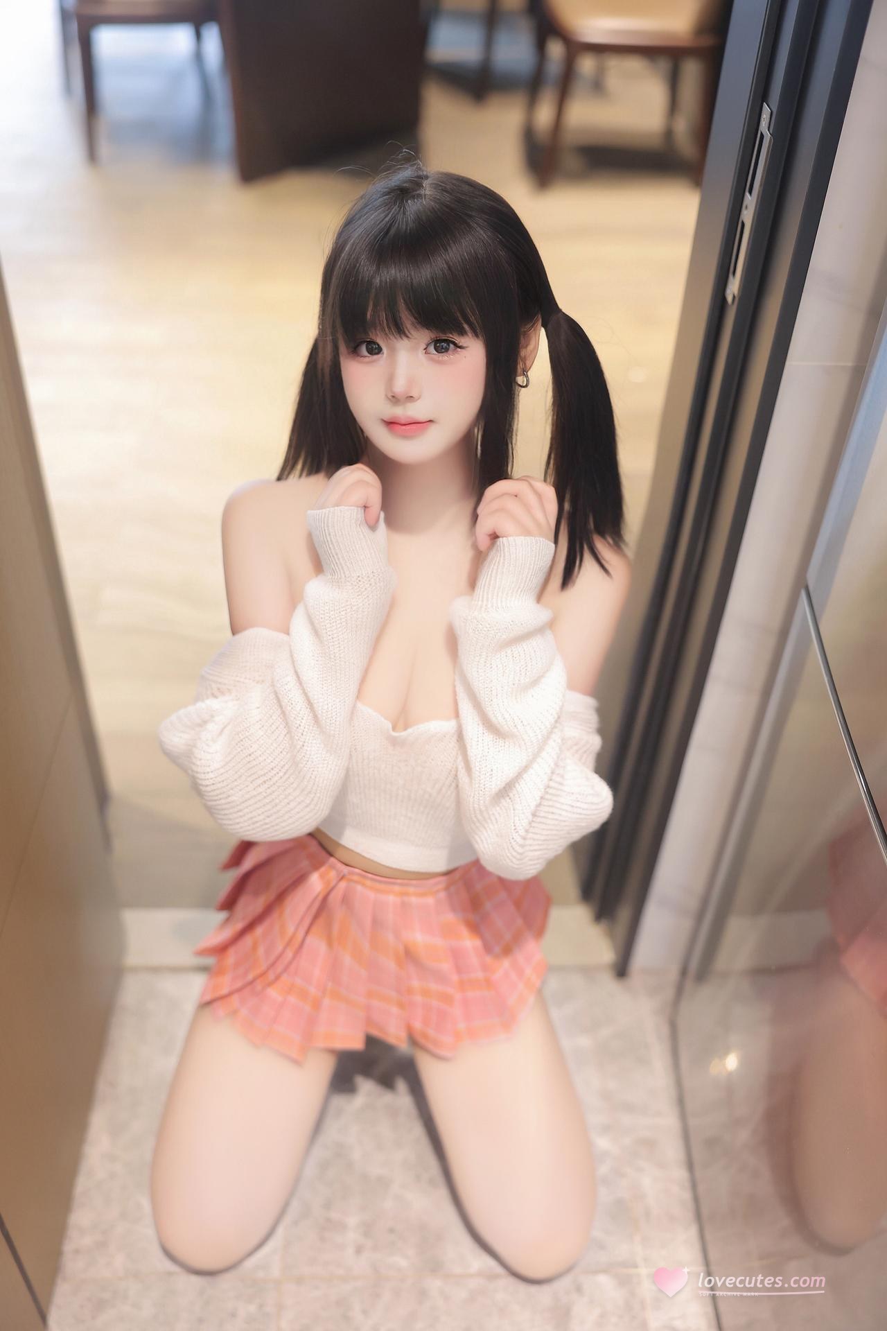 [Model] Xu Ruoxi - Xiuren R18 Sheer Stockings Debut 82P