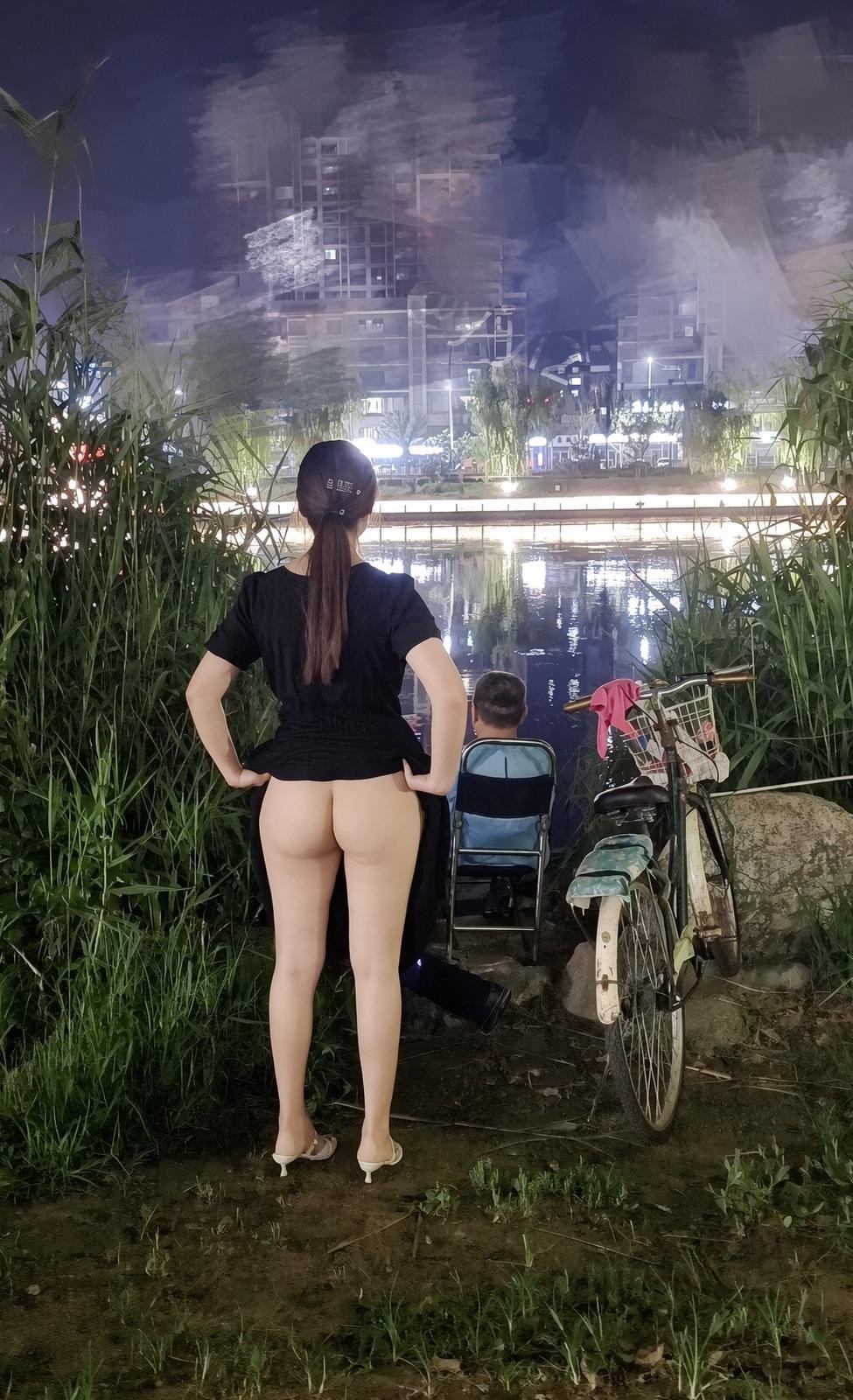 [私房] 清儿 - 美尻人前露出ビデオ 239P105V